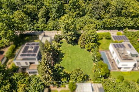 Charming property in a mature, natural residential setting