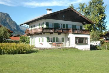 Charming country house from the 30s with stunning mountain views