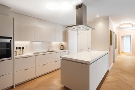 Top city location: Exquisite, superbly designed city home with 4 rooms