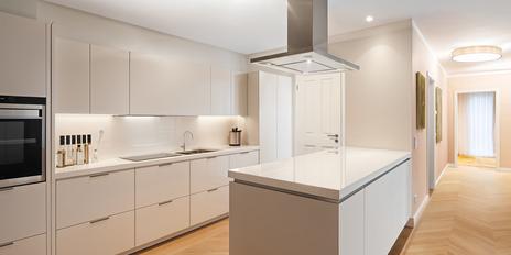 Top city location: Exquisite, superbly designed city home with 4 rooms