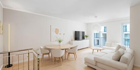 Top city location: Exquisite, superbly designed city home with 4 rooms