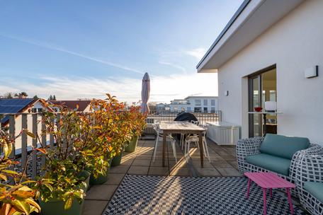 Roof terrace apartment with excellent floor plan and stylish design furnishings