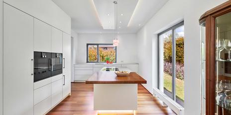 Lake Pilsen within reach: Stylish architect-designed house with heat pump and PV