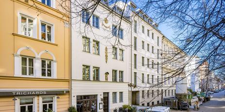 Listed, renovated gem of an old building with 4 apartments and 1 commercial unit in a top location in Lehel