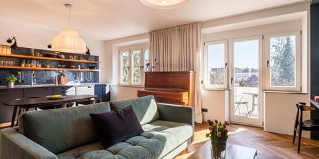 Stylishly modernized 2-room apartment with balcony in a central location