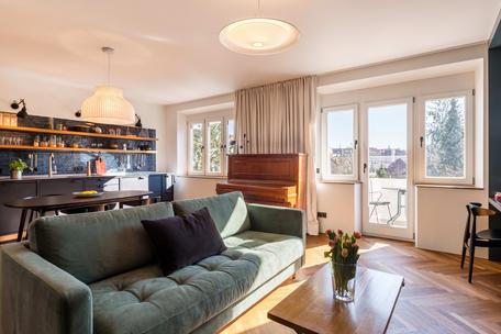 Stylishly modernized 2-room apartment with balcony in a central location