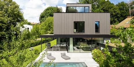 Design meets home: architect-designed villa with pool and dream views of the countryside