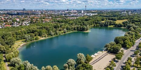 Direct location on Lake Lerchenau: 3,876 m² lakeside plot with planning permission for hotel with beer garden