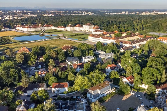 Living in the immediate vicinity of the castle