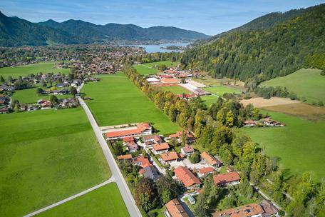 Elegant flair and Wallberg view: 2022 luxuriously designed 2-room designer apartment with south-facing balcony