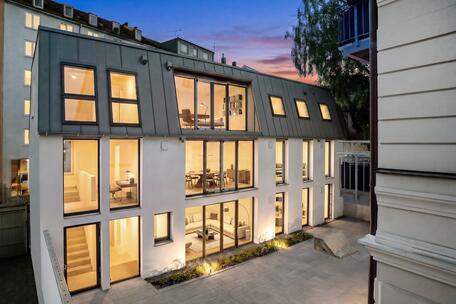 One building. Many possibilities. An exclusive new development for living and working in the heart of the Glockenbach neighborhood.