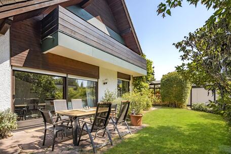 Single-family home offering plenty of privacy and a magnificent panoramic view
