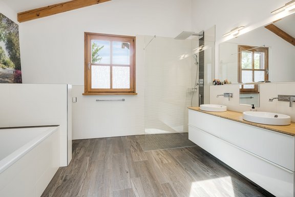 Timeless modern bathroom