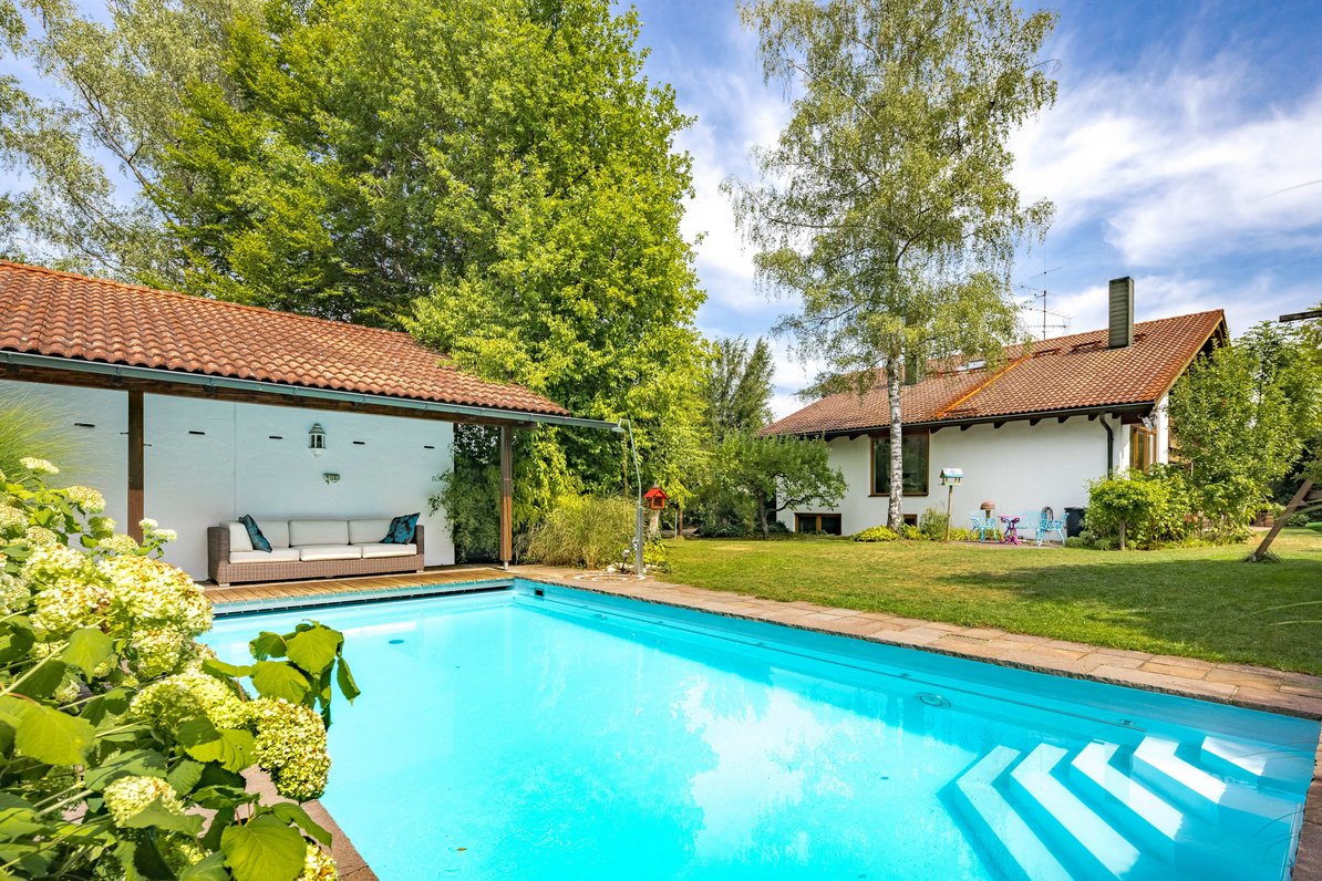 Large garden with pool