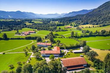 Unique property south of Munich: Spectacular country estate with riding facilities and indoor swimming pool