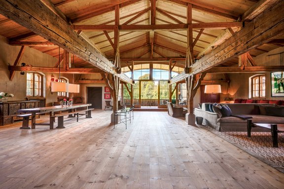 Stylish living space in the former threshing floor