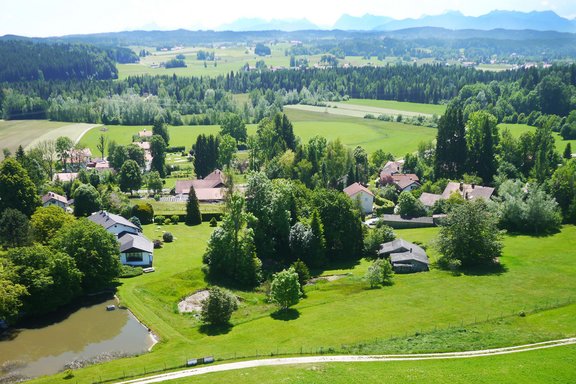 Total property with mountain panorama