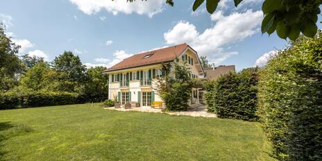 Elegant country-style villa with a separate guest apartment or office area