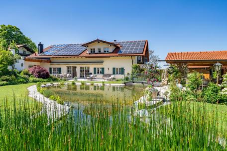 Elegance on the high plateau - Spacious residence with swimming pool and panoramic views