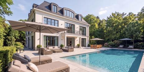 A slower pace and tranquility: 1,775 m² building lot on the edge of a green forest