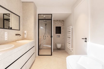 Daylight master bath