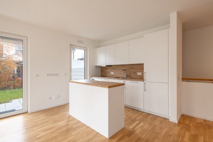 Carpenter fitted kitchen with brand appliances