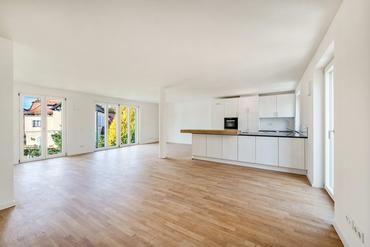 First-time occupancy: Light-filled 4-room roof terrace apartment with exclusive furnishings on two levels