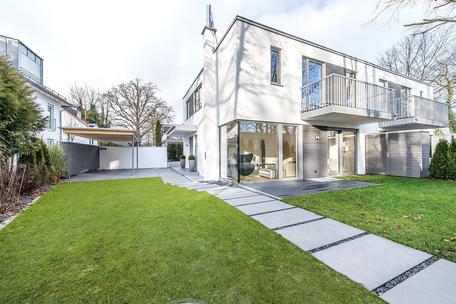 First occupancy: Modern house half in Bauhaus architecture with fireplace, sauna and southwest garden