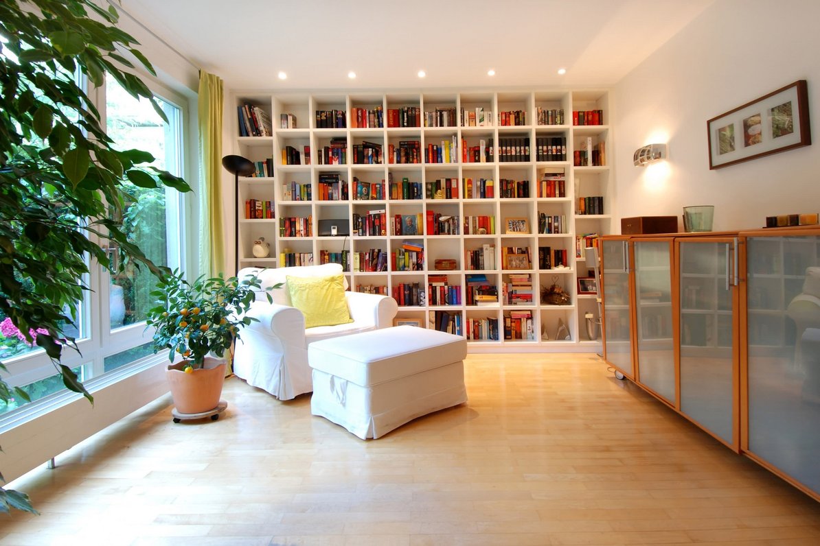 Bibliothek im Wohnbereich