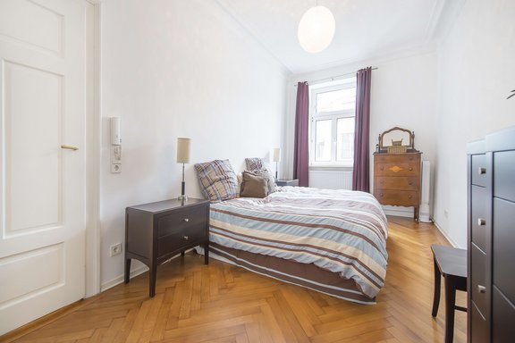 Gut geschnittenes Schlafzimmer