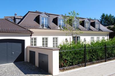 Exclusive newly built villa with extremely generous room layout and excellent equipment