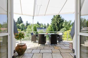 Exklusives Penthouse mit großer Süd-Dachterrasse, Kamin und lichtem Wohnambiente