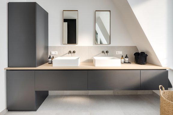 Spacious, bright bathroom