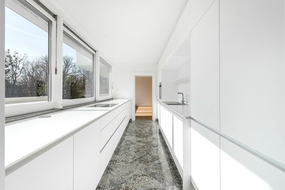 Timeless modern fitted kitchen