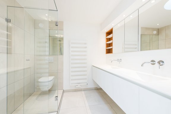 High quality equipped bathroom