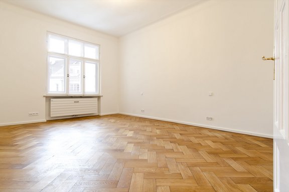 Bedroom facing the courtyard