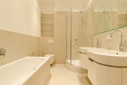 Exclusive bathroom with tub and shower