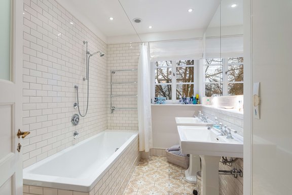 Children's bathroom on the upper floor