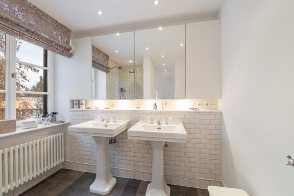 Master shower room in the DG