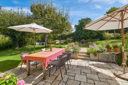 Sun and shade, several seating areas and a water basin make the garden a feel-good place