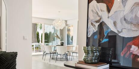 Modern single-family home in a central location with an unobstructed view of Gräfelfing