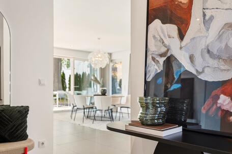 Modern single-family home in a central location with an unobstructed view of Gräfelfing