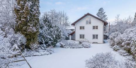 Family-friendly home with enchanting garden and further building rights on the plot
