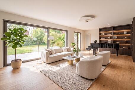 Family-friendly end-of-row house with a sunny garden ready for landscaping