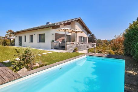 Family villa with pool, airy beach house flair, lake view, elevator and granny apartment near the lake