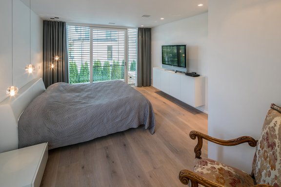 Gut geschnittenes Schlafzimmer