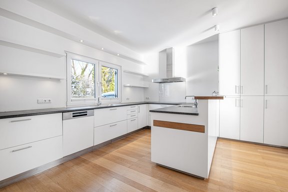 High quality fitted kitchen