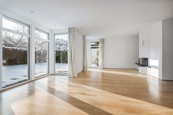 Living / dining area with fireplace