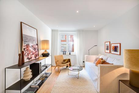 Newly renovated 1.5-bedroom apartment in a vibrant downtown location