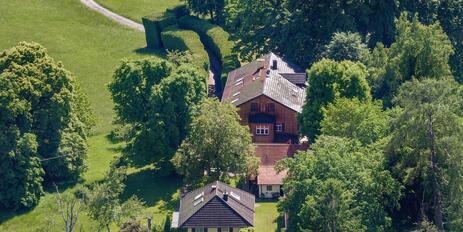 For generations to come: a historic country estate on 54,264 m² of land, featuring meadows, a pond, and views of the Alps